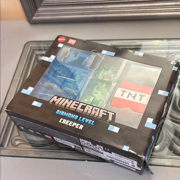 Minecraft Diamond Level Creeper Set - Picture 2 of 6